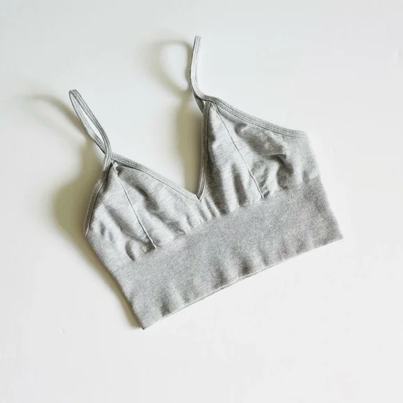 Alo yoga SMALL seamless Delight bralette in grey - Picture 2 of 5